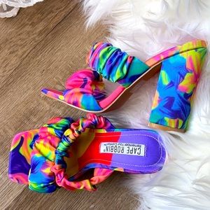 Open toe tie dye chunky heel sandals